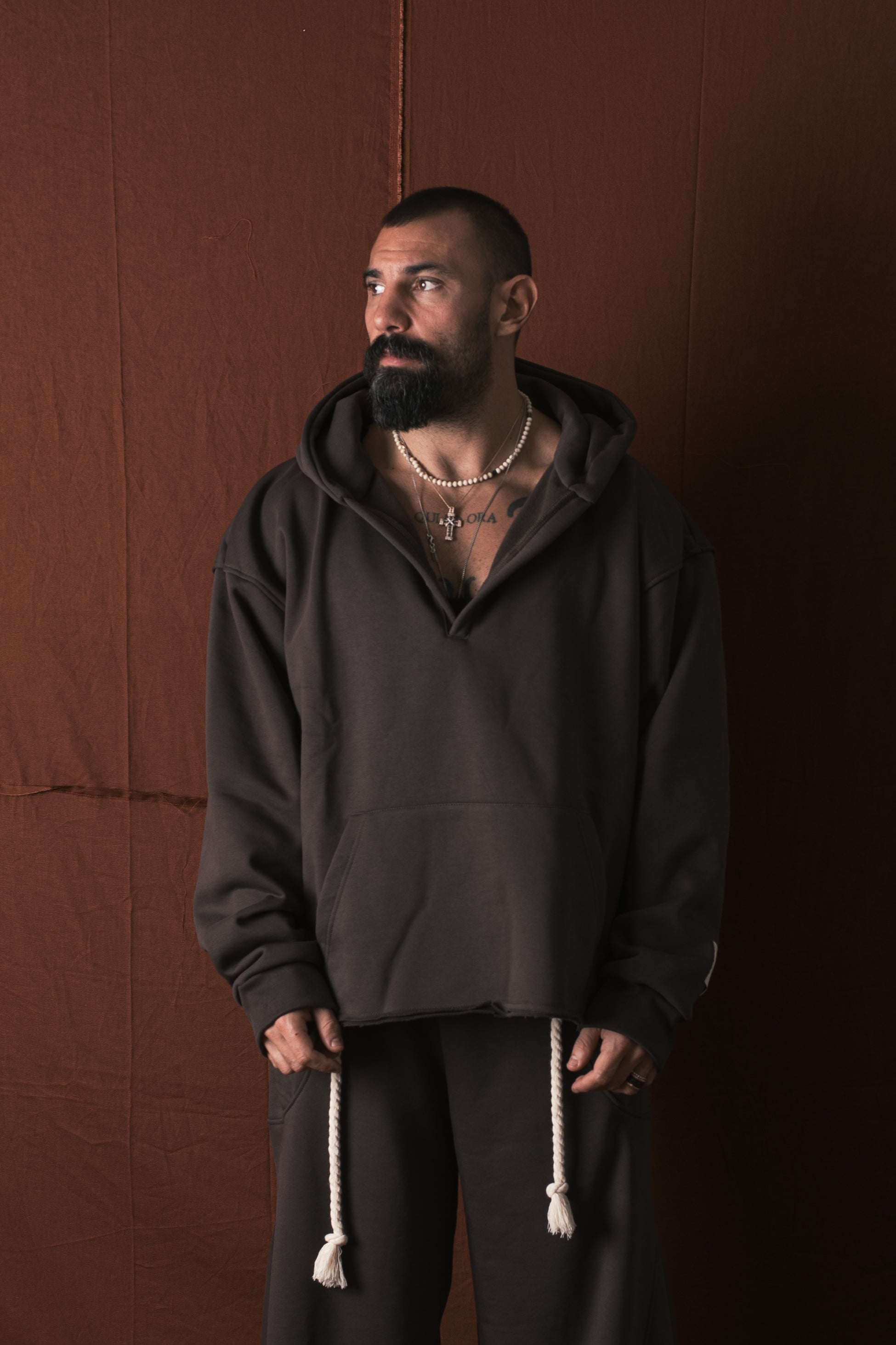 Felpa Cappuccio Collo V Moro