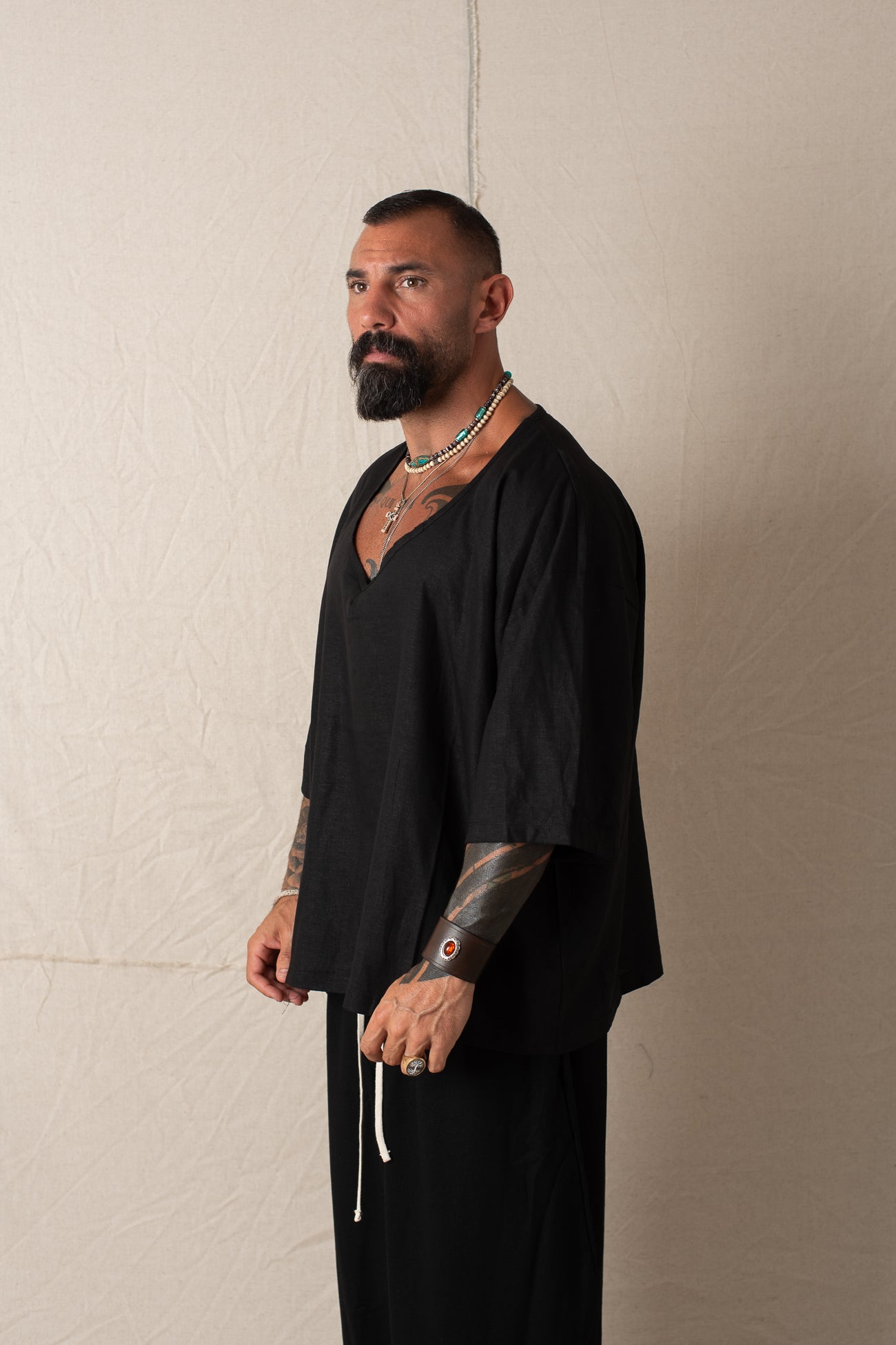 T-shirt V In Lino M/m Nero