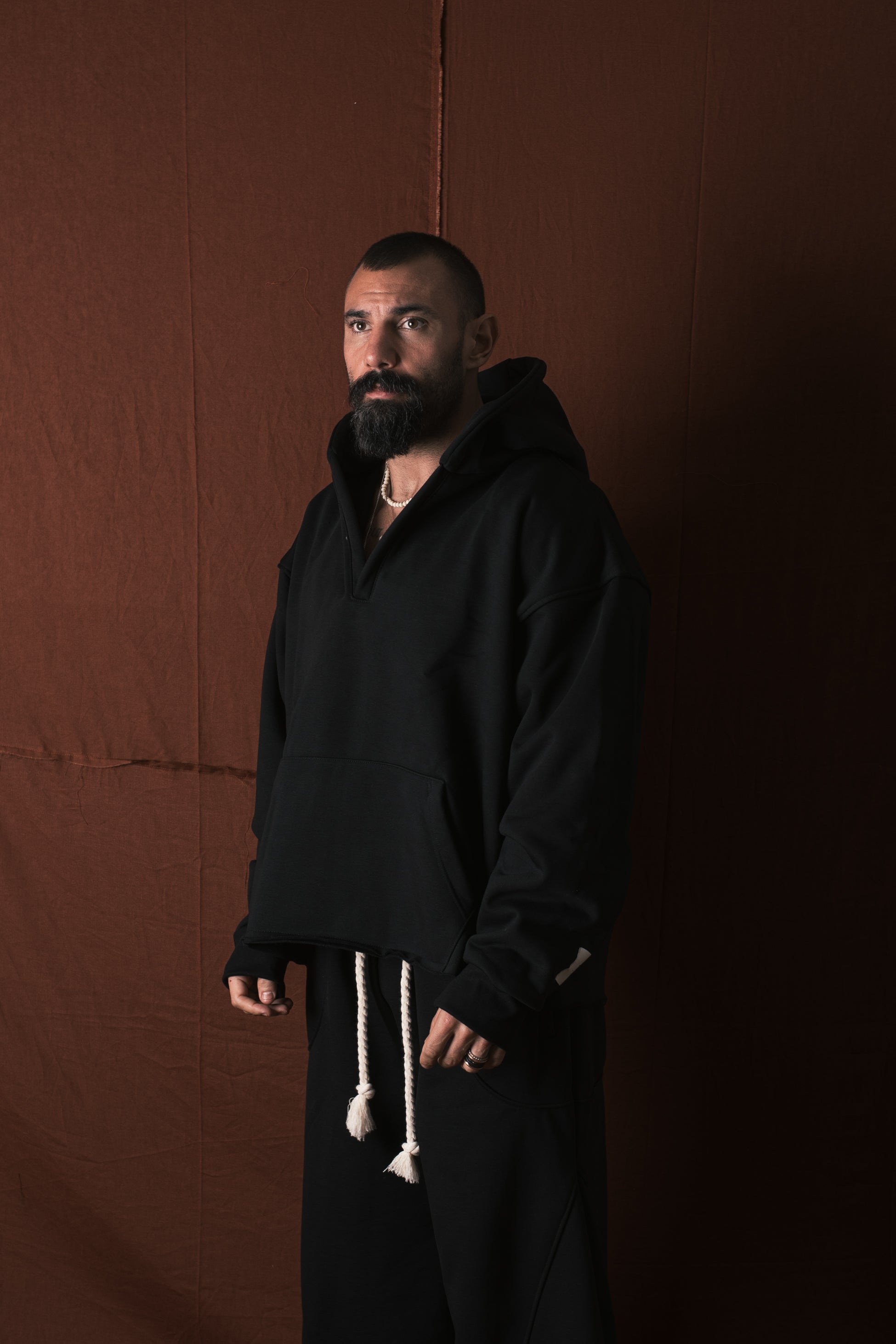 Felpa Cappuccio Collo V Nero