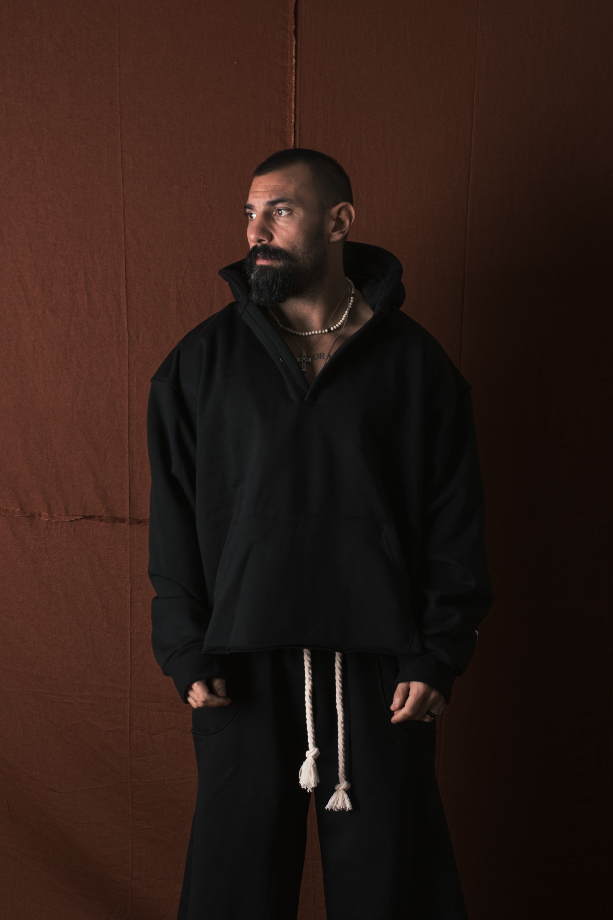 Felpa Cappuccio Collo V Nero