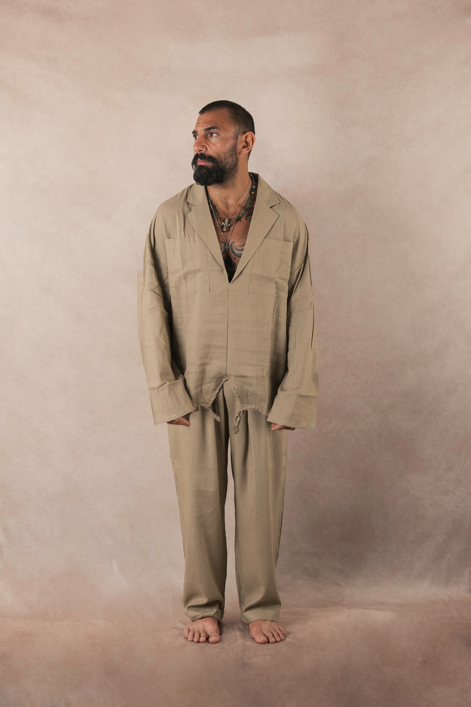 Camisa de lino color caqui