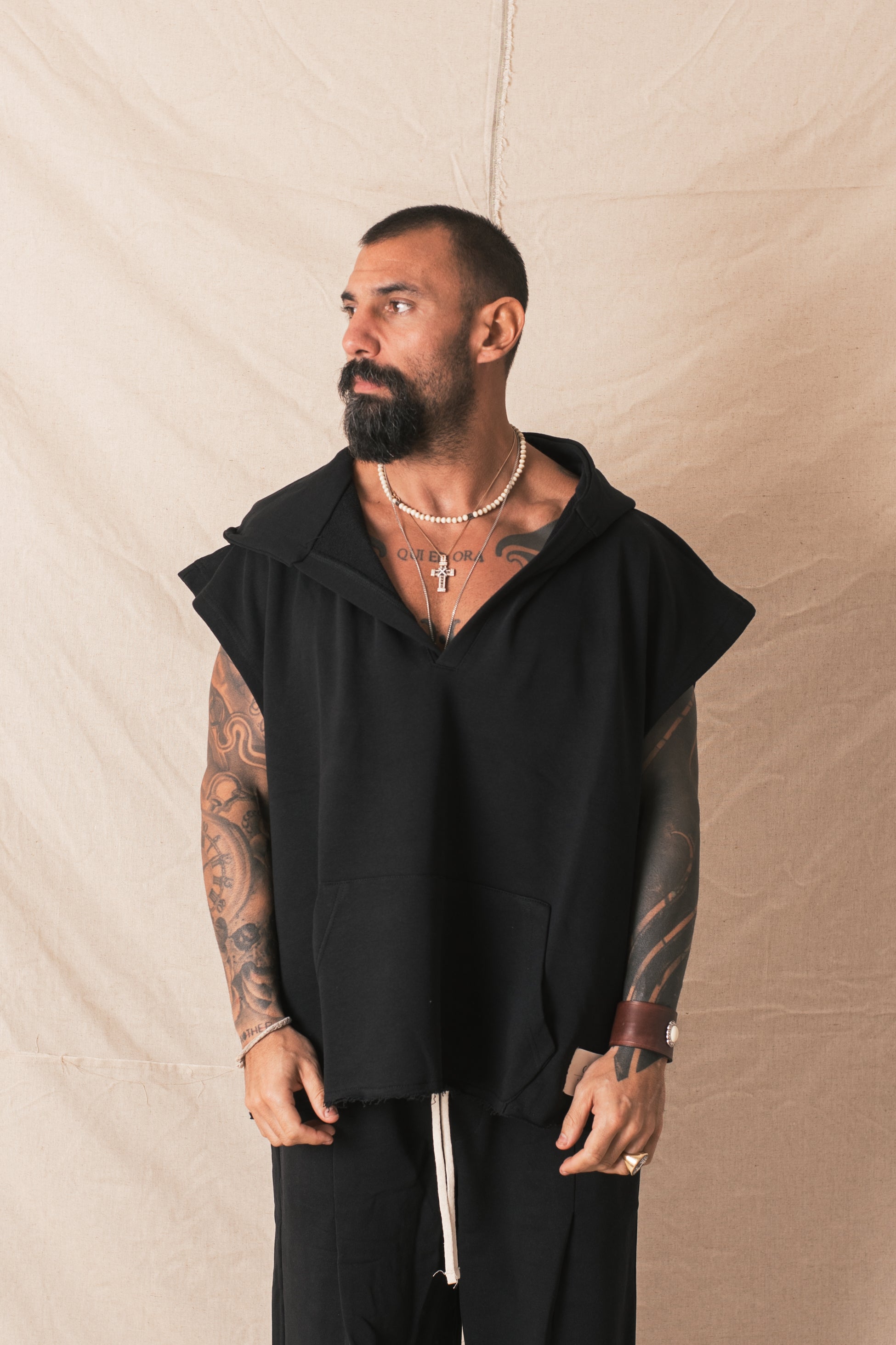 Felpa Smanicato Cappuccio Nero