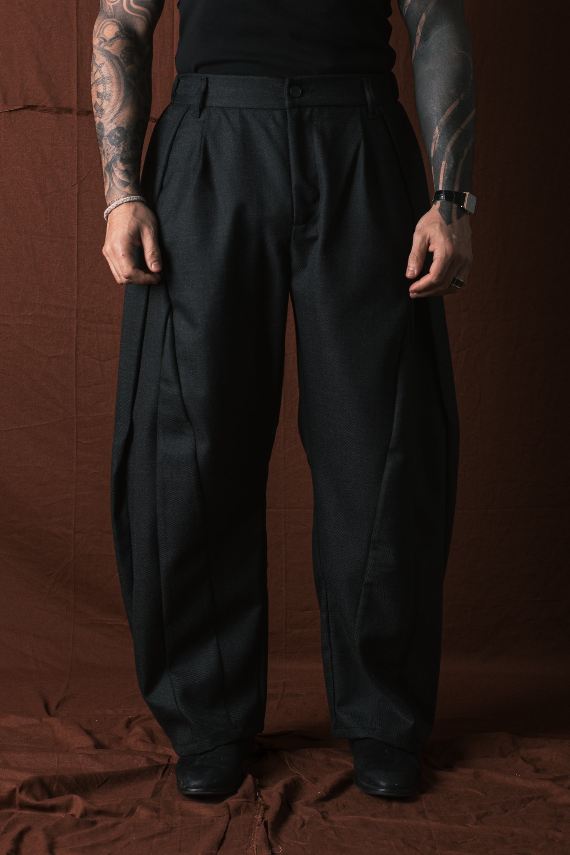 Palazzo Pence In Lana Nero