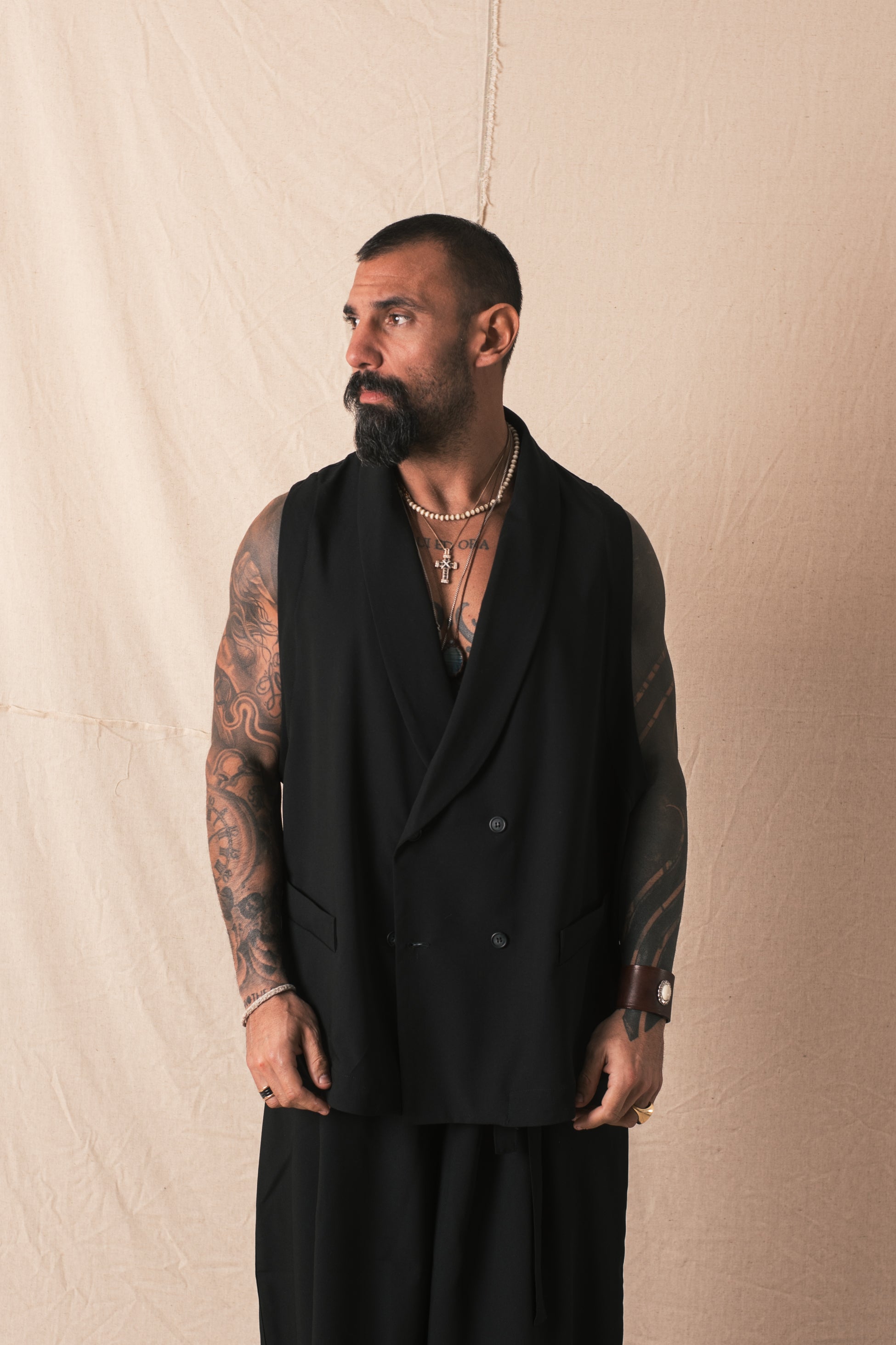 Smanicato Doppio Petto Nero In Lino