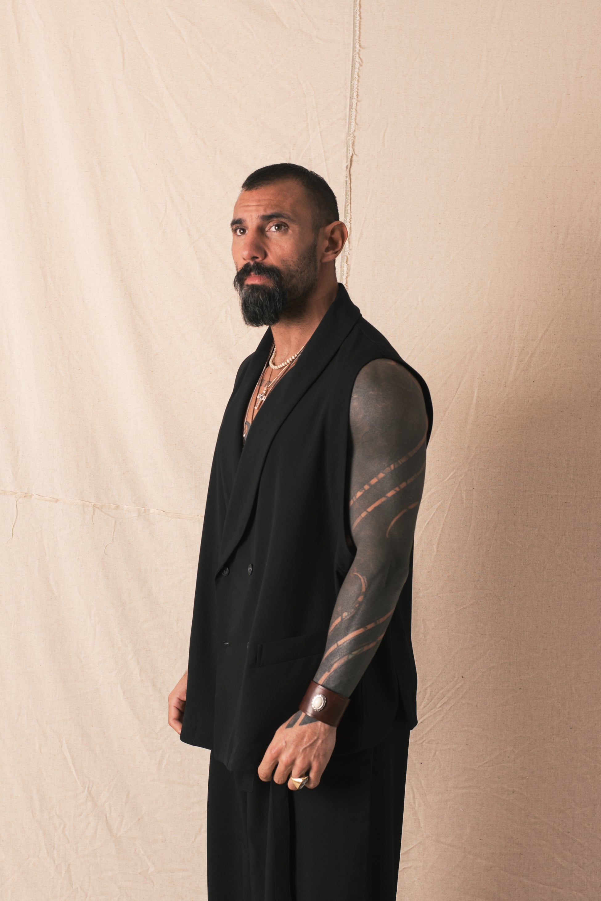 Smanicato Doppio Petto Nero In Lino