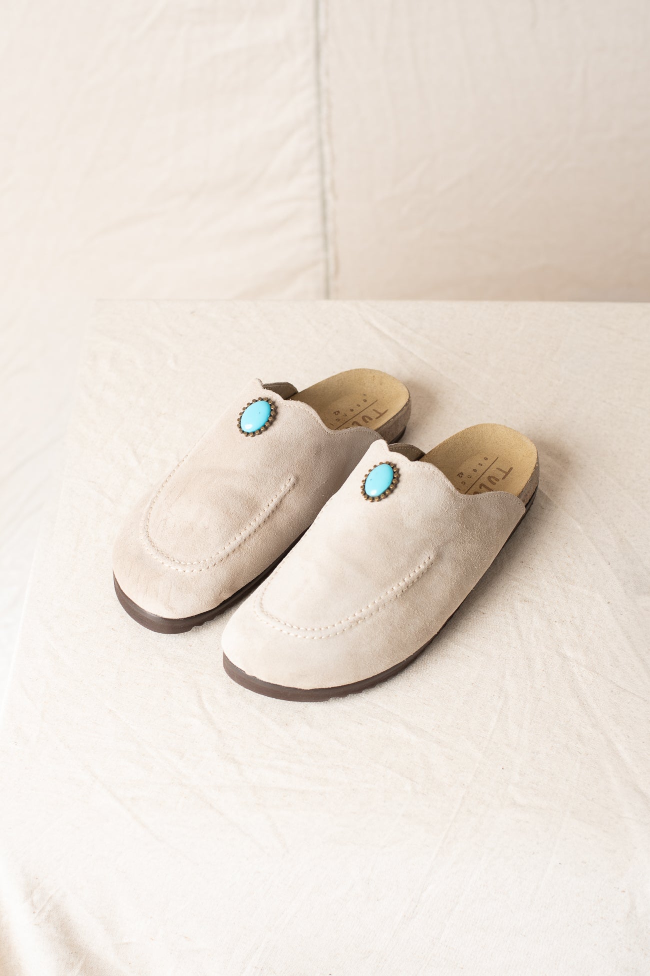 Mules Con Pietra Beige