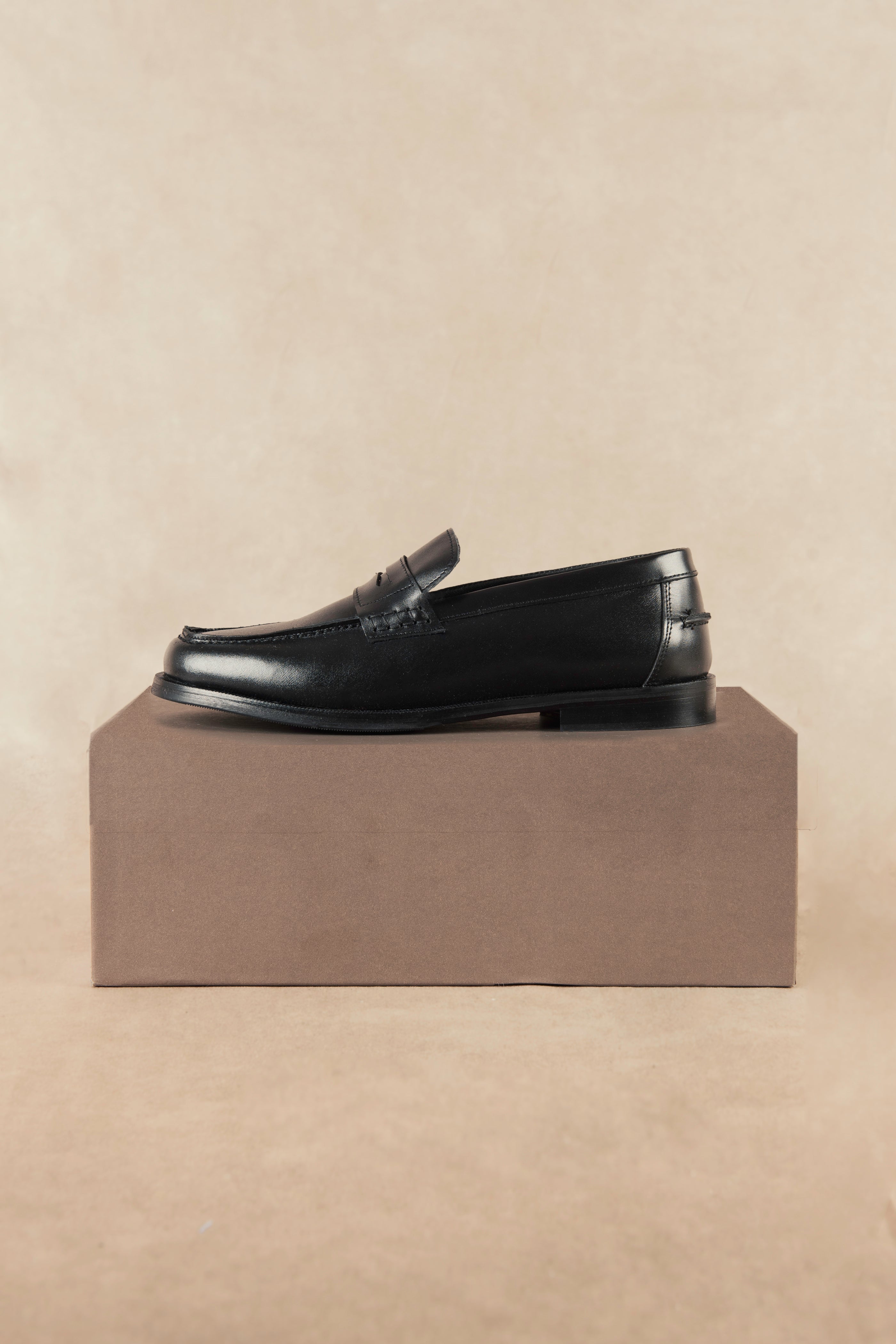 Mocasín de punta cuadrada negro