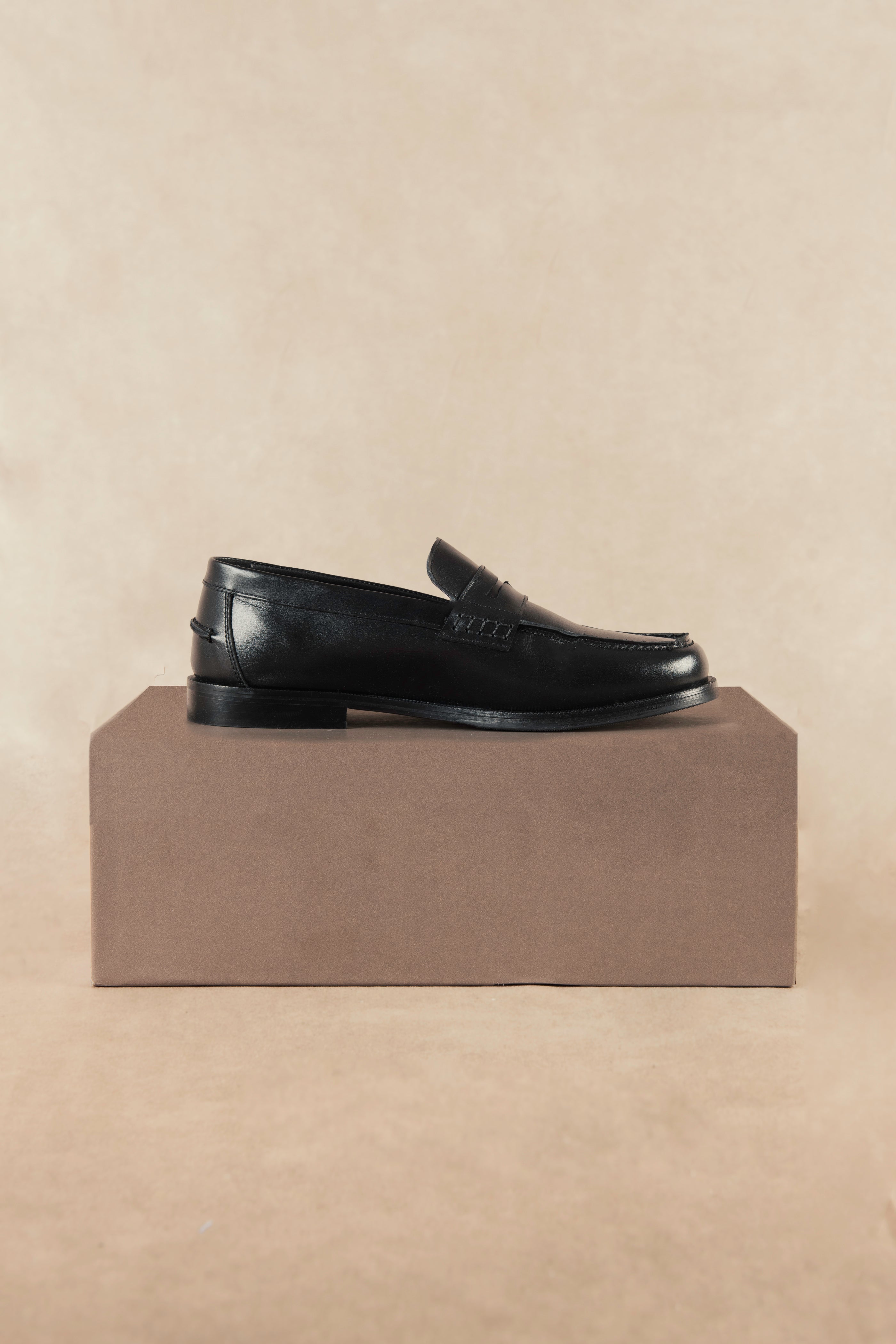 Mocasín de punta cuadrada negro
