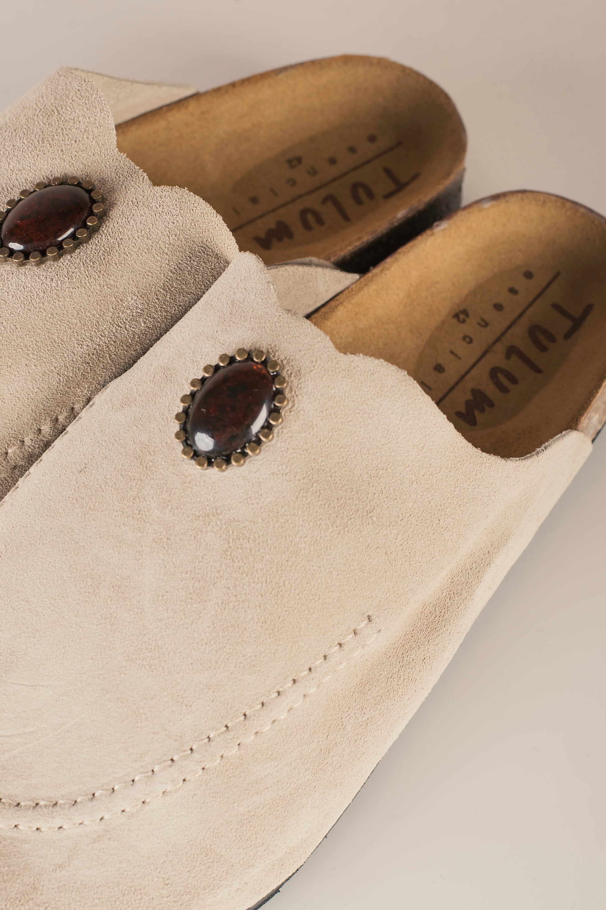 Mules Tulum Borchia Beige