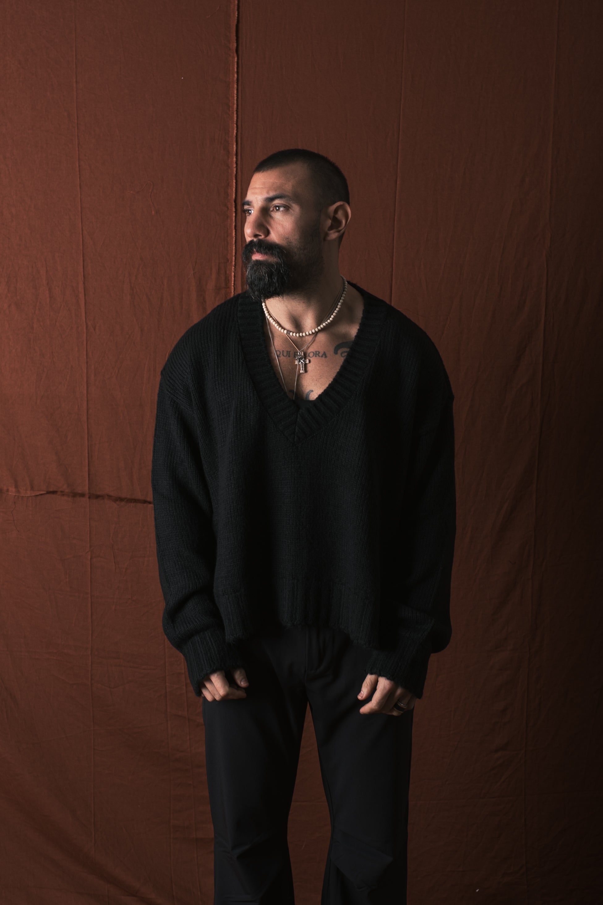 Maglione Collo V In Lana Nero