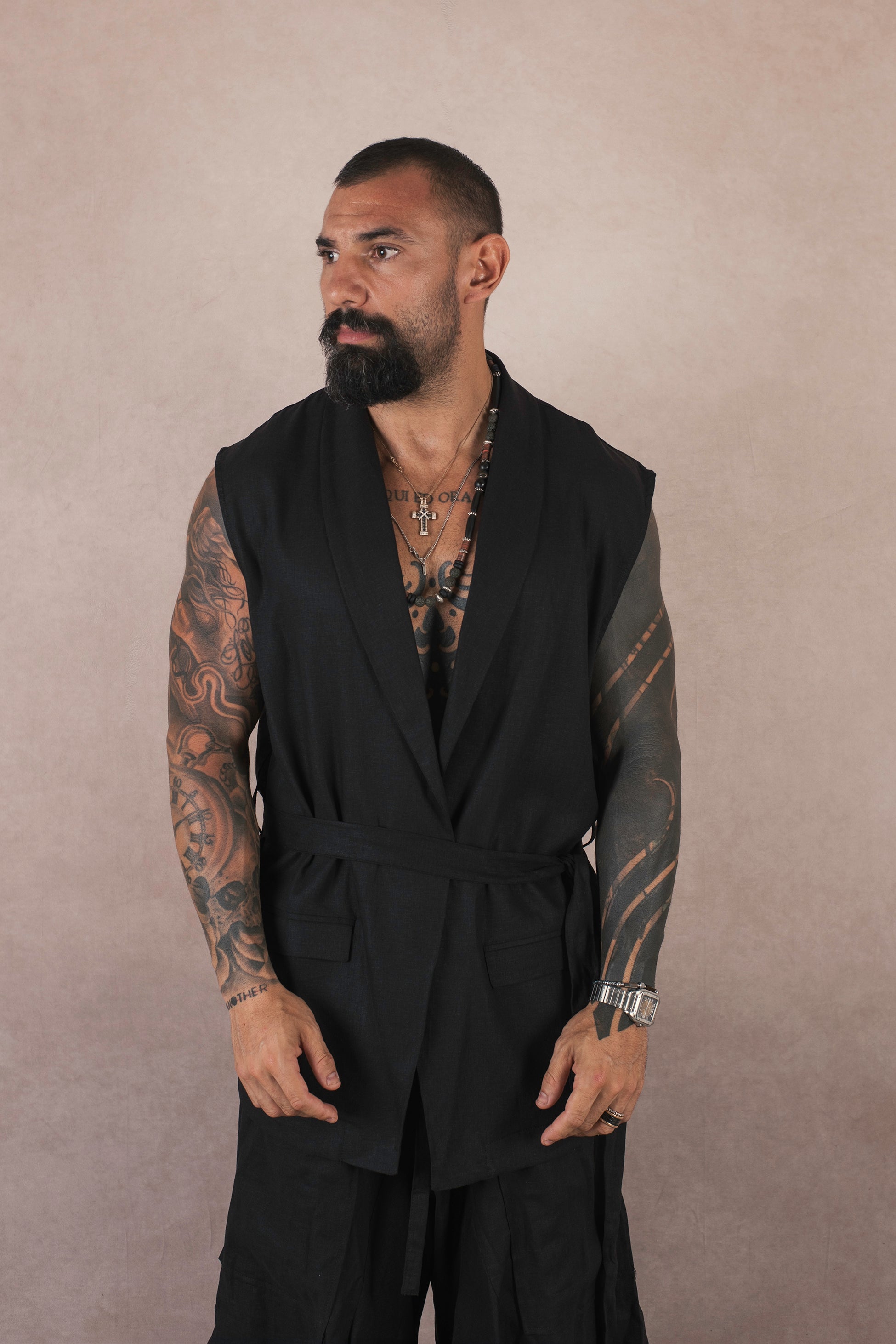 Kimono Smanicato In Lino Nero