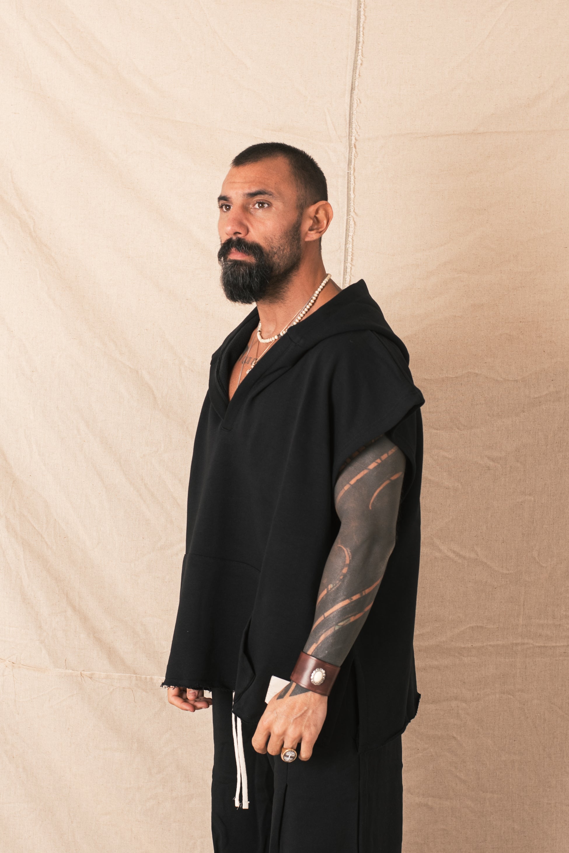 Felpa Smanicato Cappuccio Nero