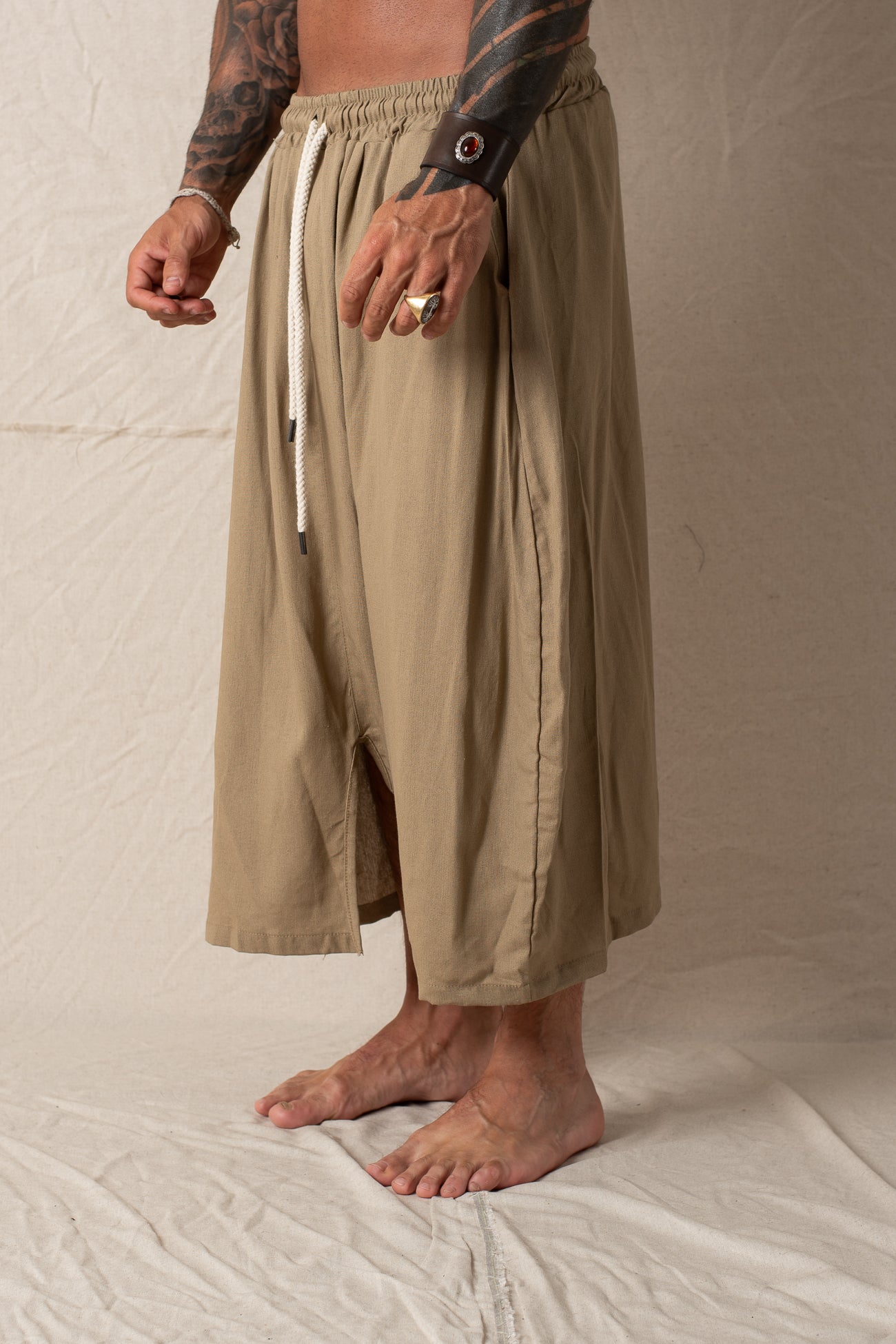 ShortAsimmetrico In Lino Khaki