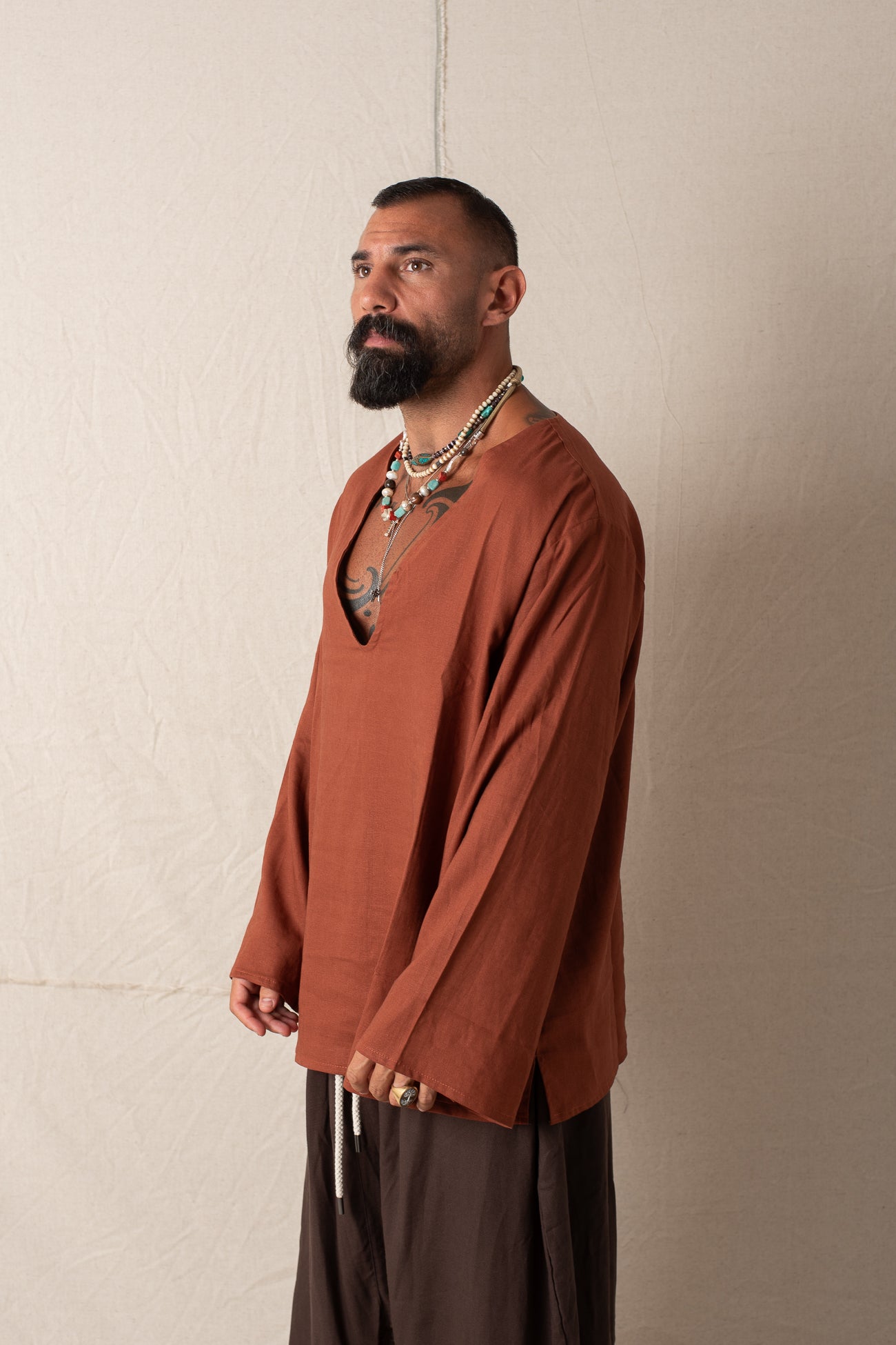 Maglia V in lino Terra