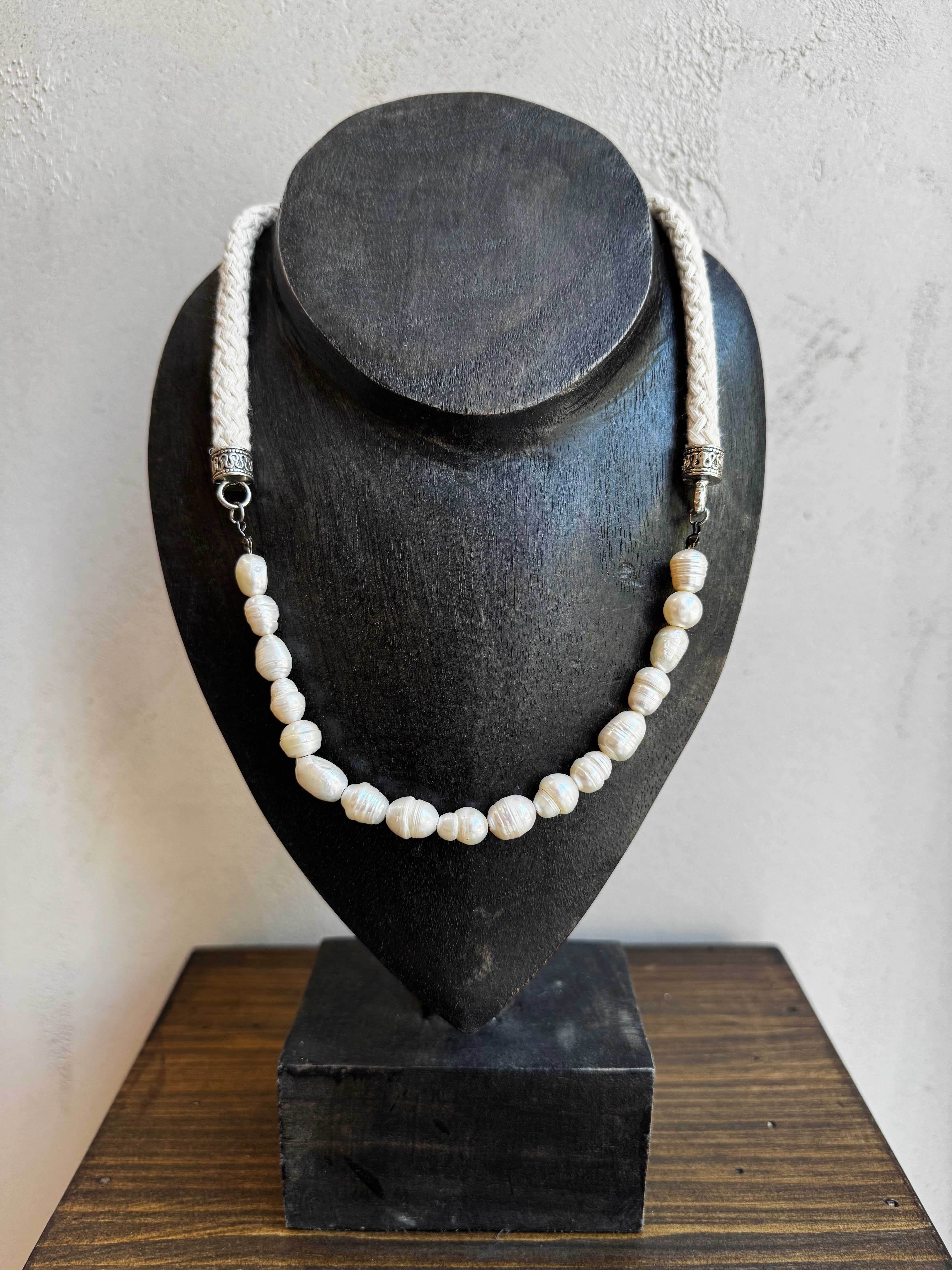 Pearl choker necklace