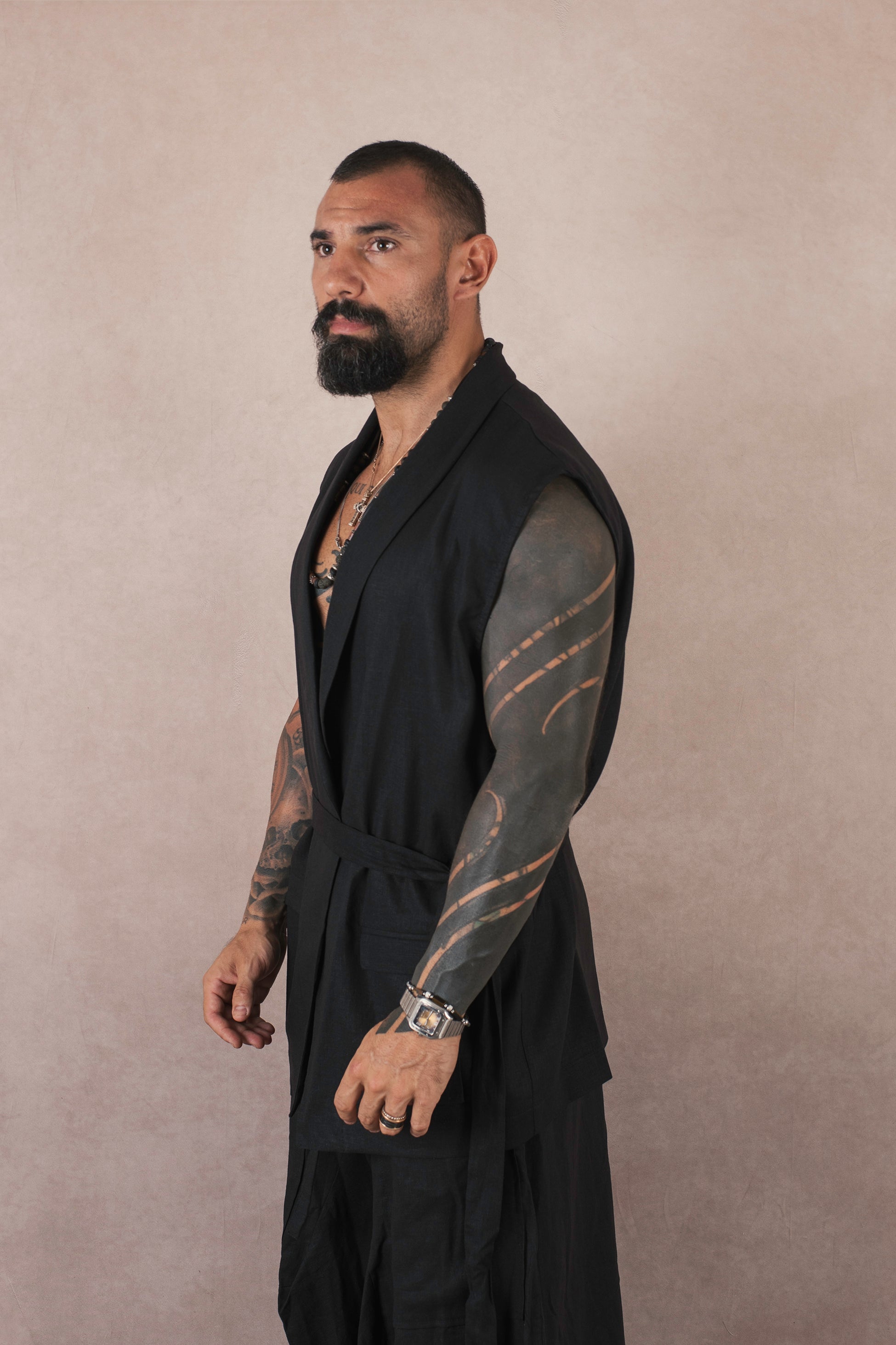 Kimono Smanicato In Lino Nero
