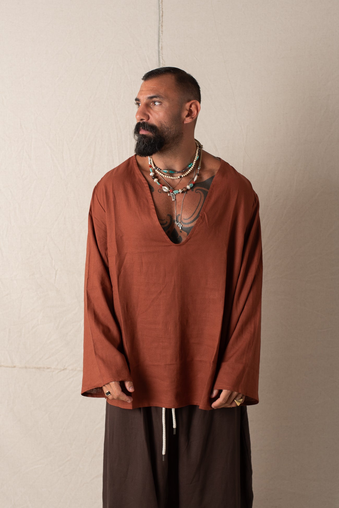 Maglia V in lino Terra
