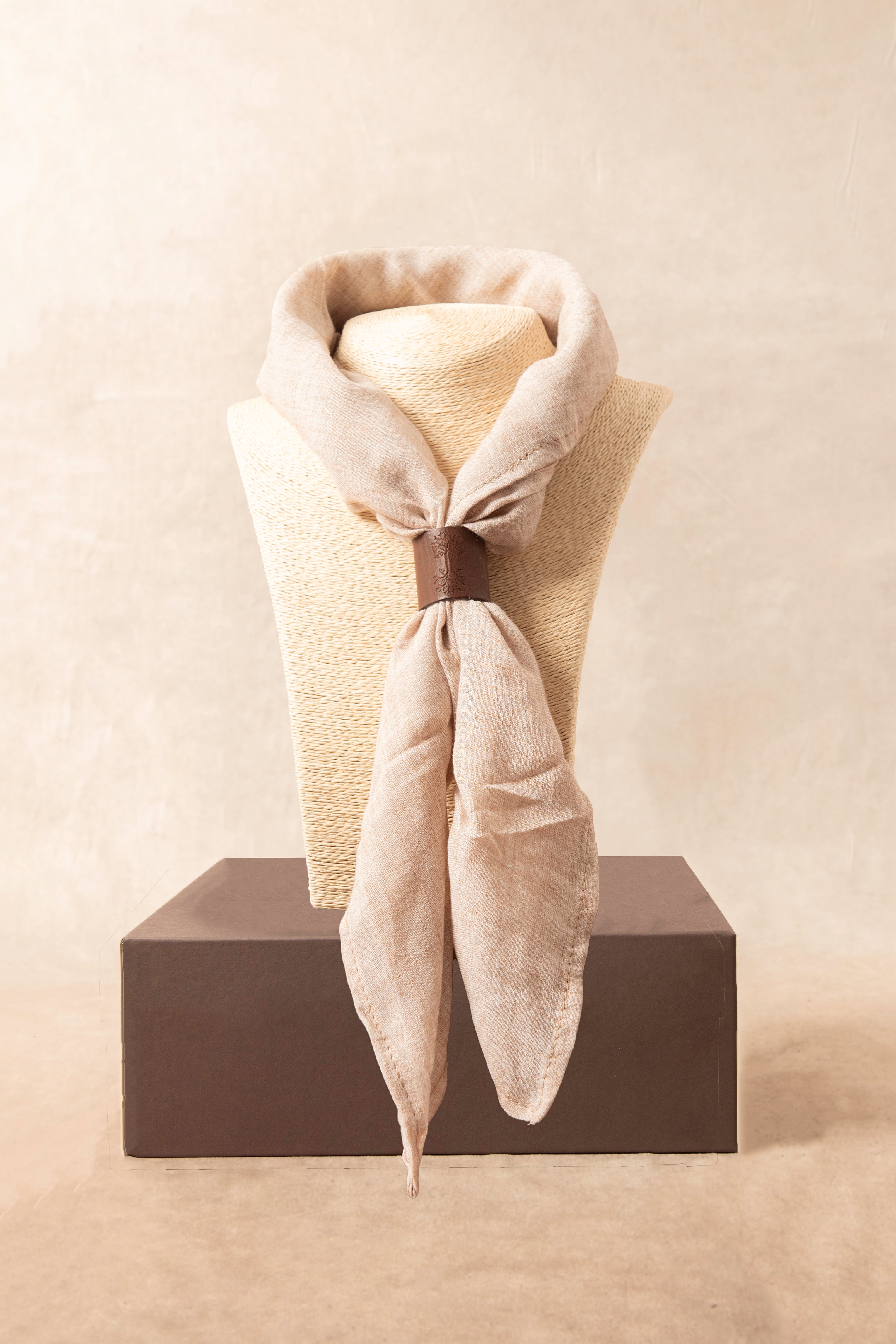 Foulard Con Bolo Beige