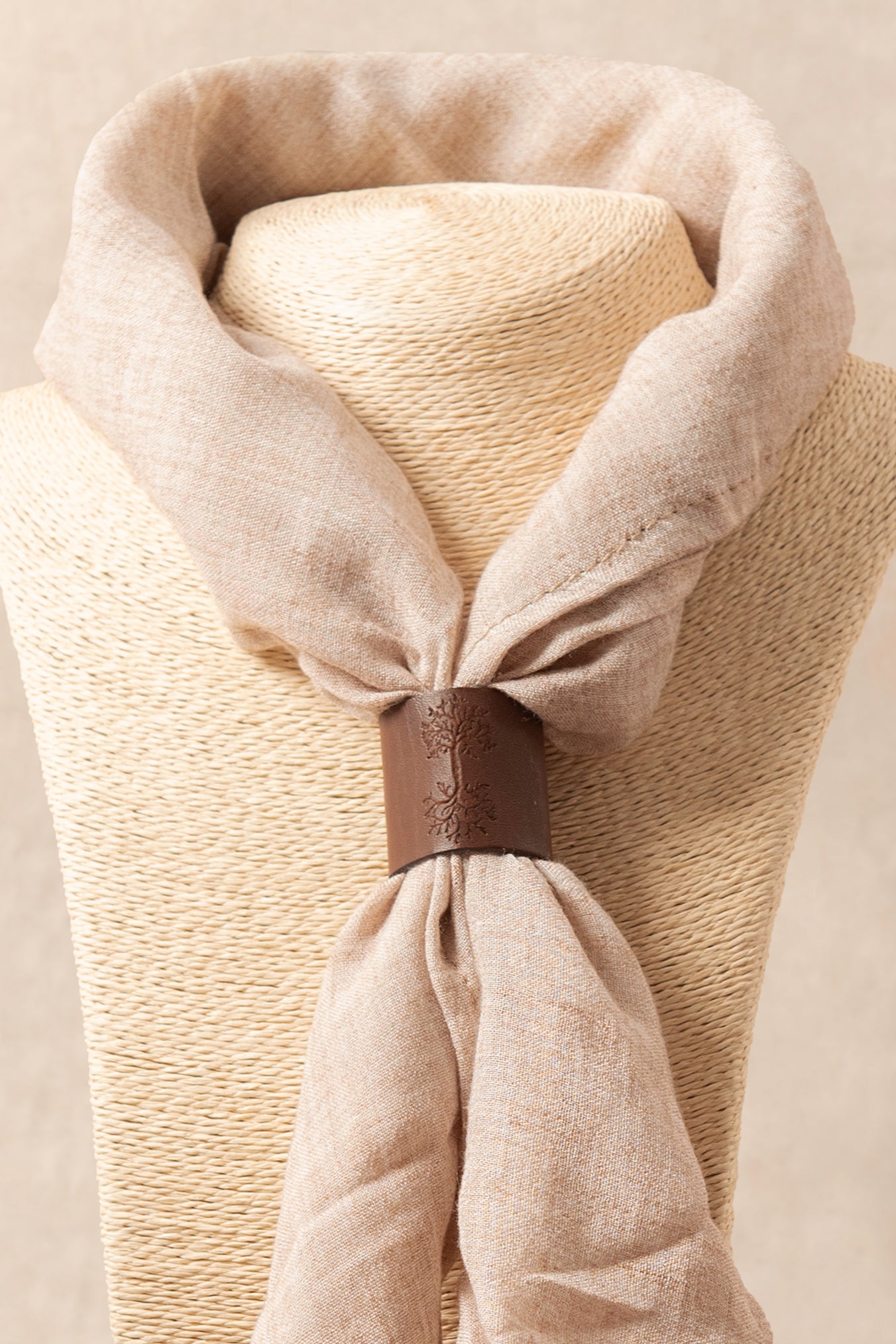 Foulard Con Bolo Beige