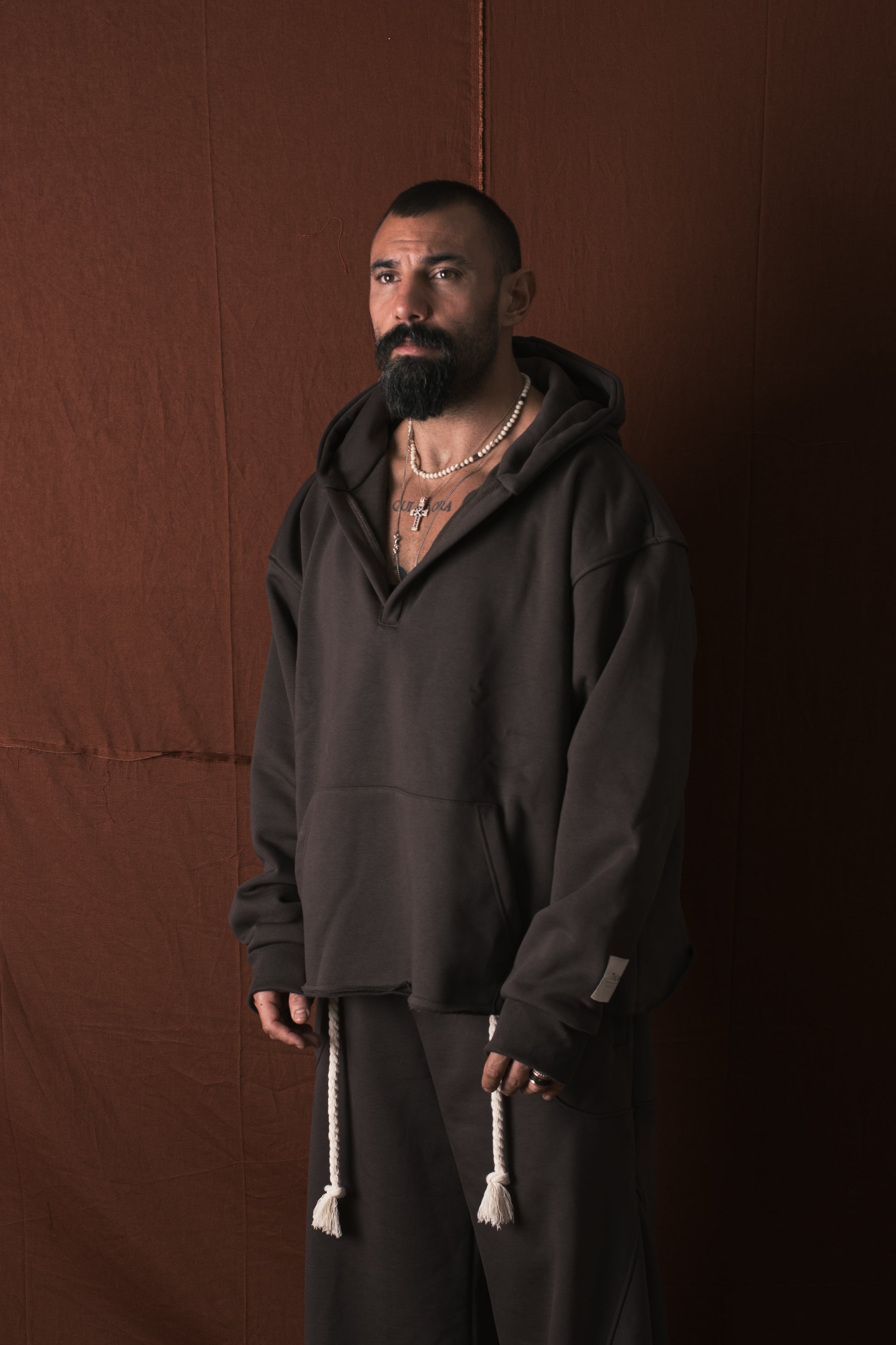 Felpa Cappuccio Collo V Moro